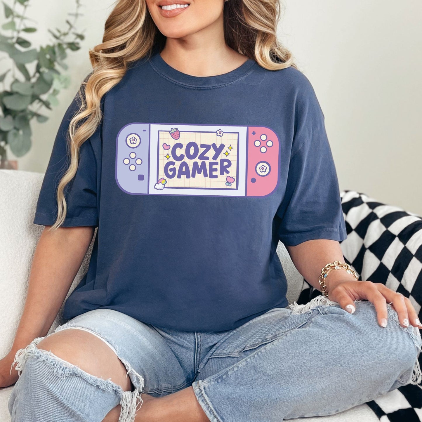 "Cozy Gamer" graphic on a deep navy blue (navy) T -Shirt.