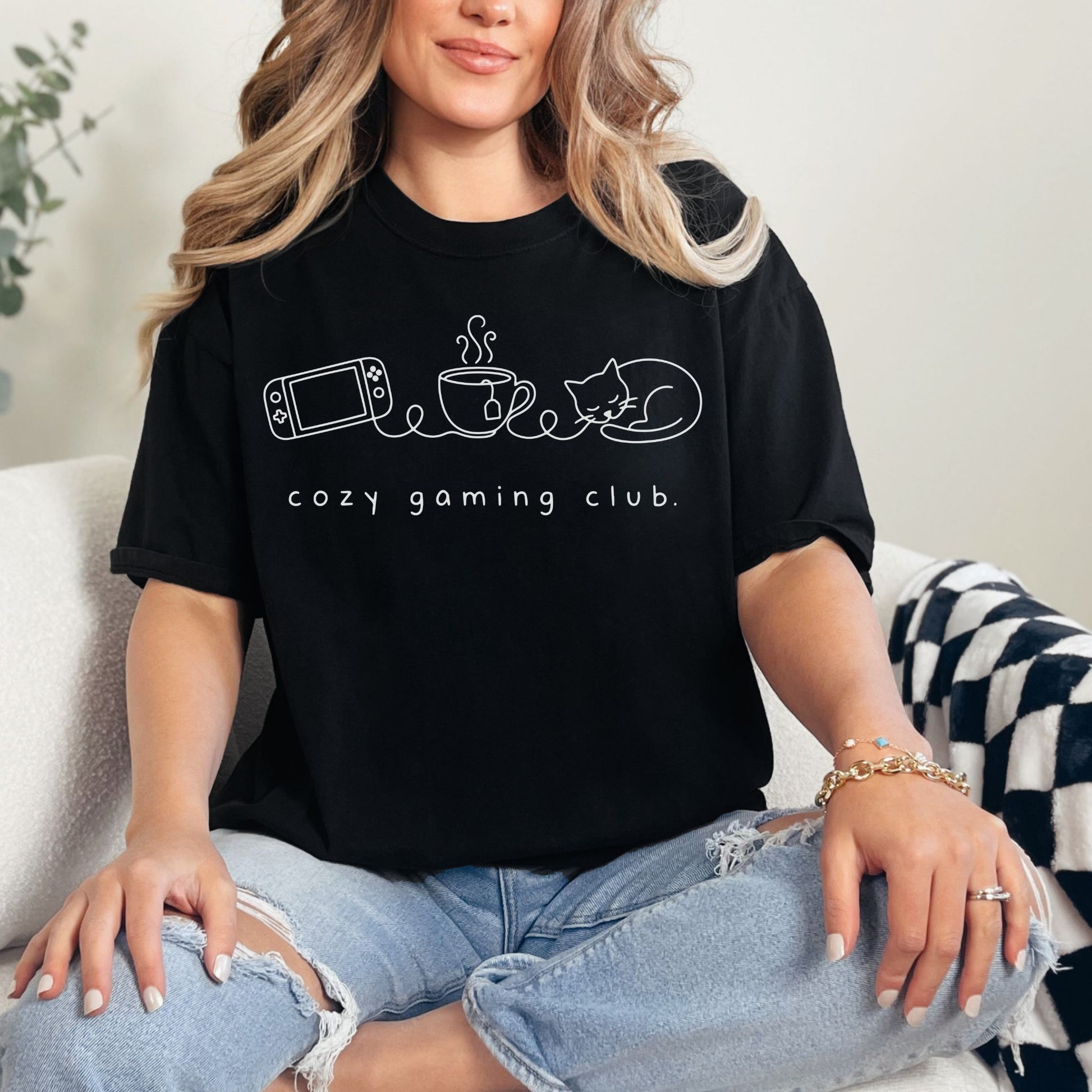 "Cozy gaming club" graphic on a black (black) t-shirt.
