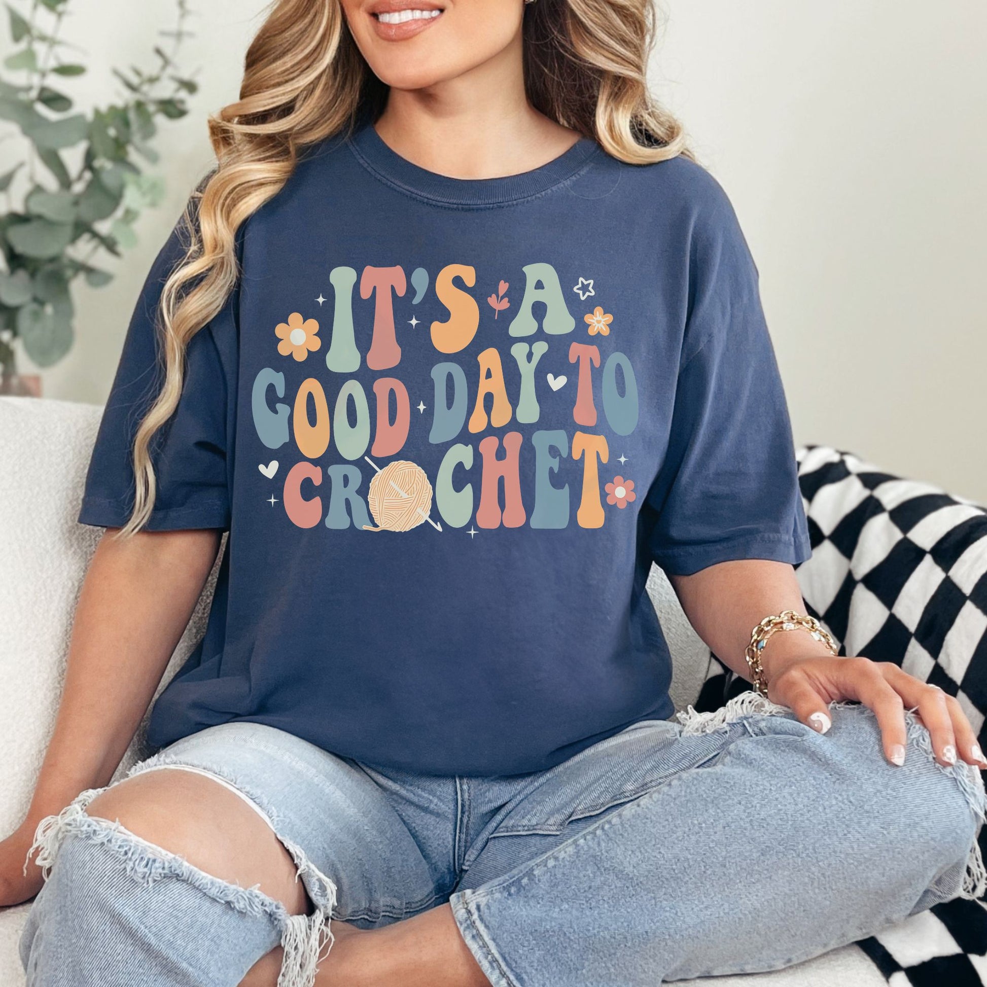 "Good Day To Crochet" graphic in deep navy blue (navy) T-Shirt.
